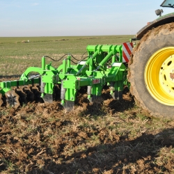 Décompacteur Double poutre Repliable dans chaume (2)